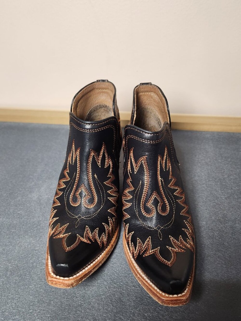 Ariat Dixon Brooklyn Ankle Bootie Womens 6 B Black Leather Embroidered X Toe ATS - Picture 6 of 15